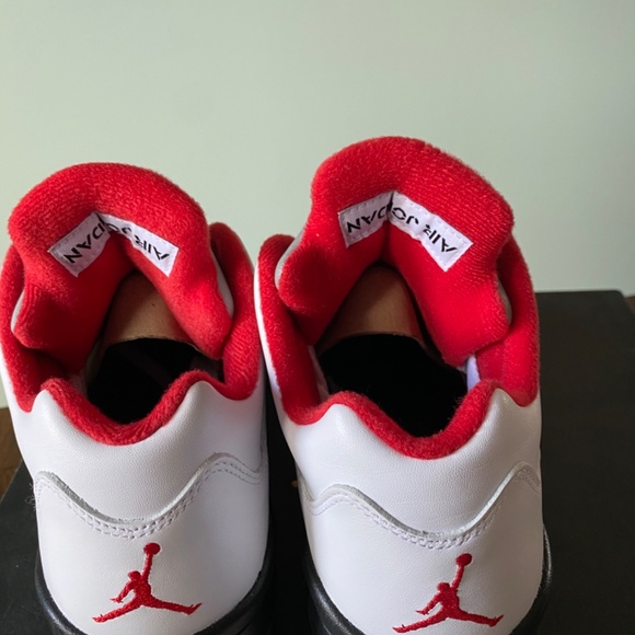 Jordan V Low Golf Shoes - Picture 4 of 8